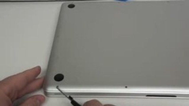 How to Remove the Bottom Case - 17 Inch Macbook Pro Unibody