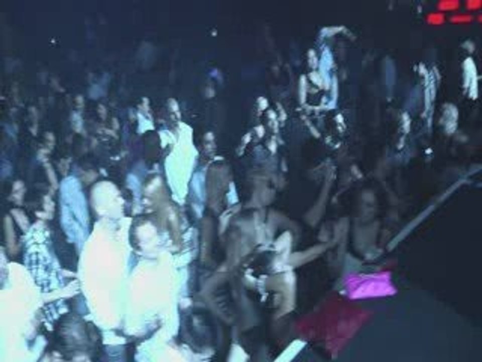 Matt Darey pres Urban Astronauts ft Kristy Thirsk