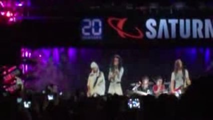 Les hologrammes de Tokio Hotel enflamment le Showcase