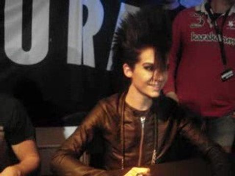 28.10.09 : Tokio Hotel - Séance de Dédicasse