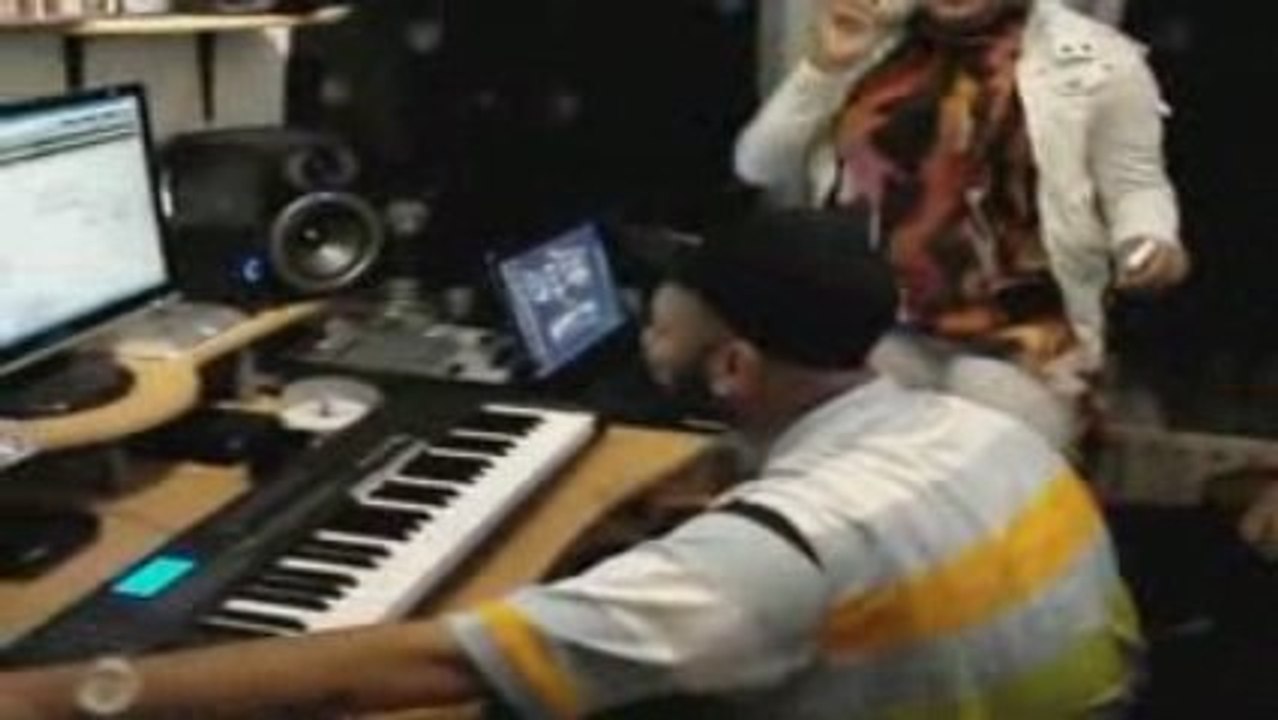 REGGAETON / Ghetto Flow - Un mambo encendio - ESCUCHA.COM