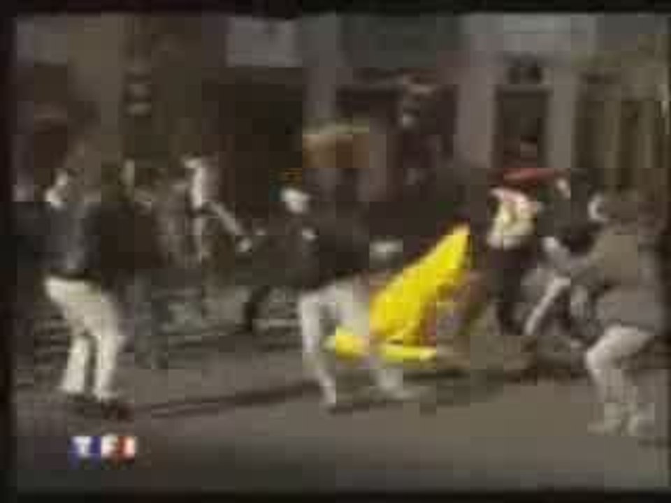 30 Fafs vs 100 antifas FIGHT Baston