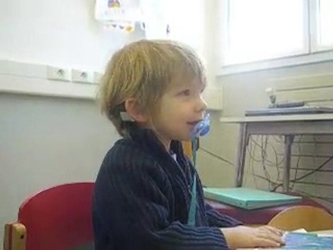 Premiers réglages de l'implant cochléaire / Premiers sons
