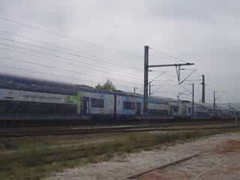Um de TER 2N NG en gare de Gaillon