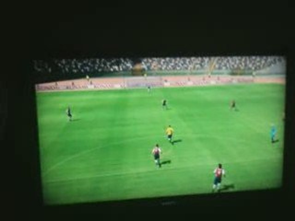 BUT PATO 37 METRES PES 2010