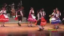 Muestra de danzas diversas en el Mosaico de Culturas