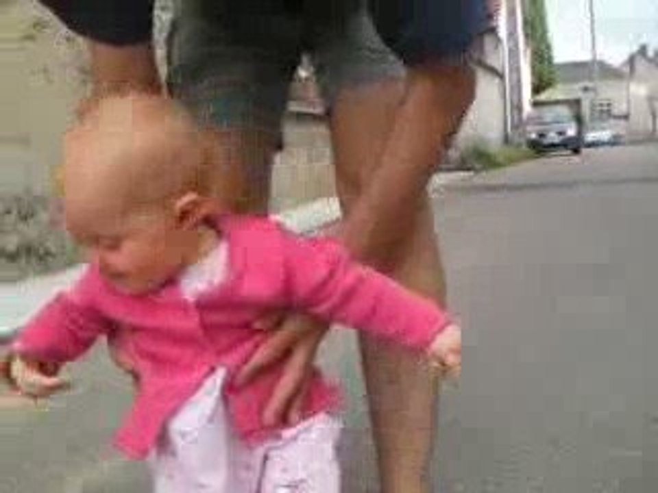 Clotilde met un pied devant l'autre à Fourges