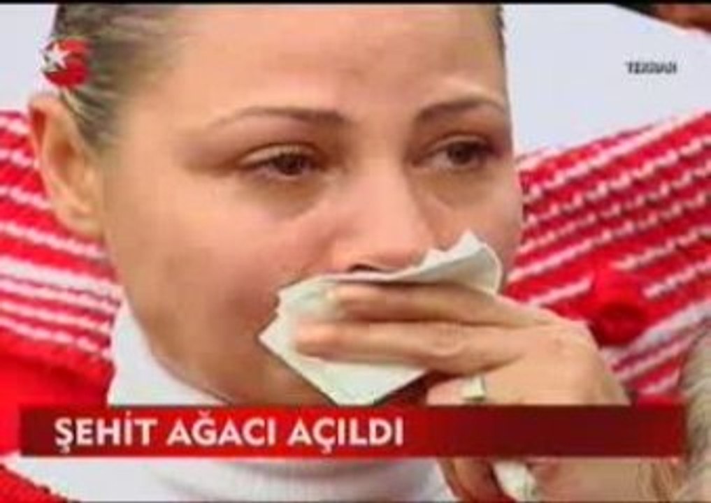 6 Bin Şehitin Ağaçtan Anıtı