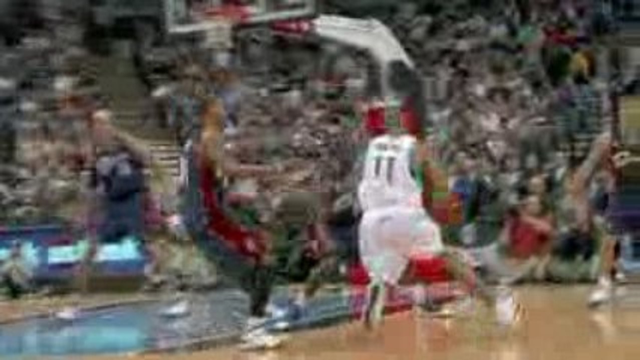 NBA Sasha Pavlovic spins into the lane and gets the deuce.