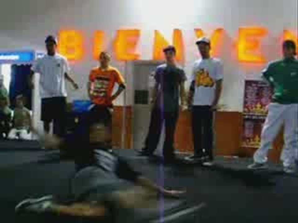 SPECTACLE DANSE HIPHOP SUPER U SAMEDI 24 OCT 2009 ASS API 02