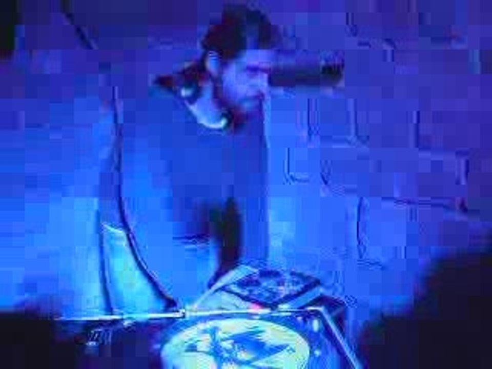 wild "tha recordz mix" at zorba invaders 2 zorba bar