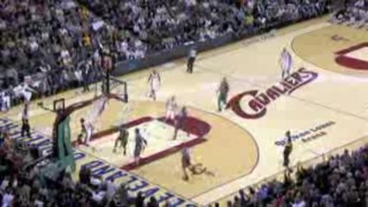 NBA Delonte West is back and on this play he finds J.J. Hick