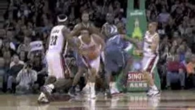 NBA Anderson Varejao gets the steal and tosses it ahead to L