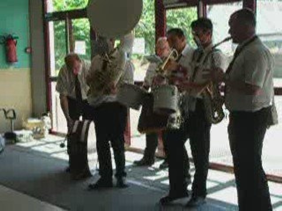 Musique du Grand Lucé à Vibraye (repos midi) CETTE ANNEE LA2