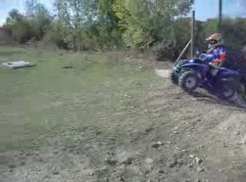 hugo fait du quad a acheres
