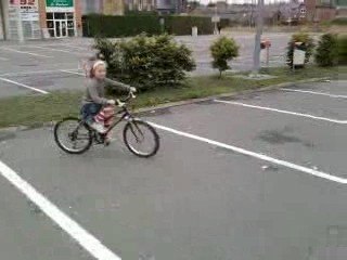 Alexia à vélo...