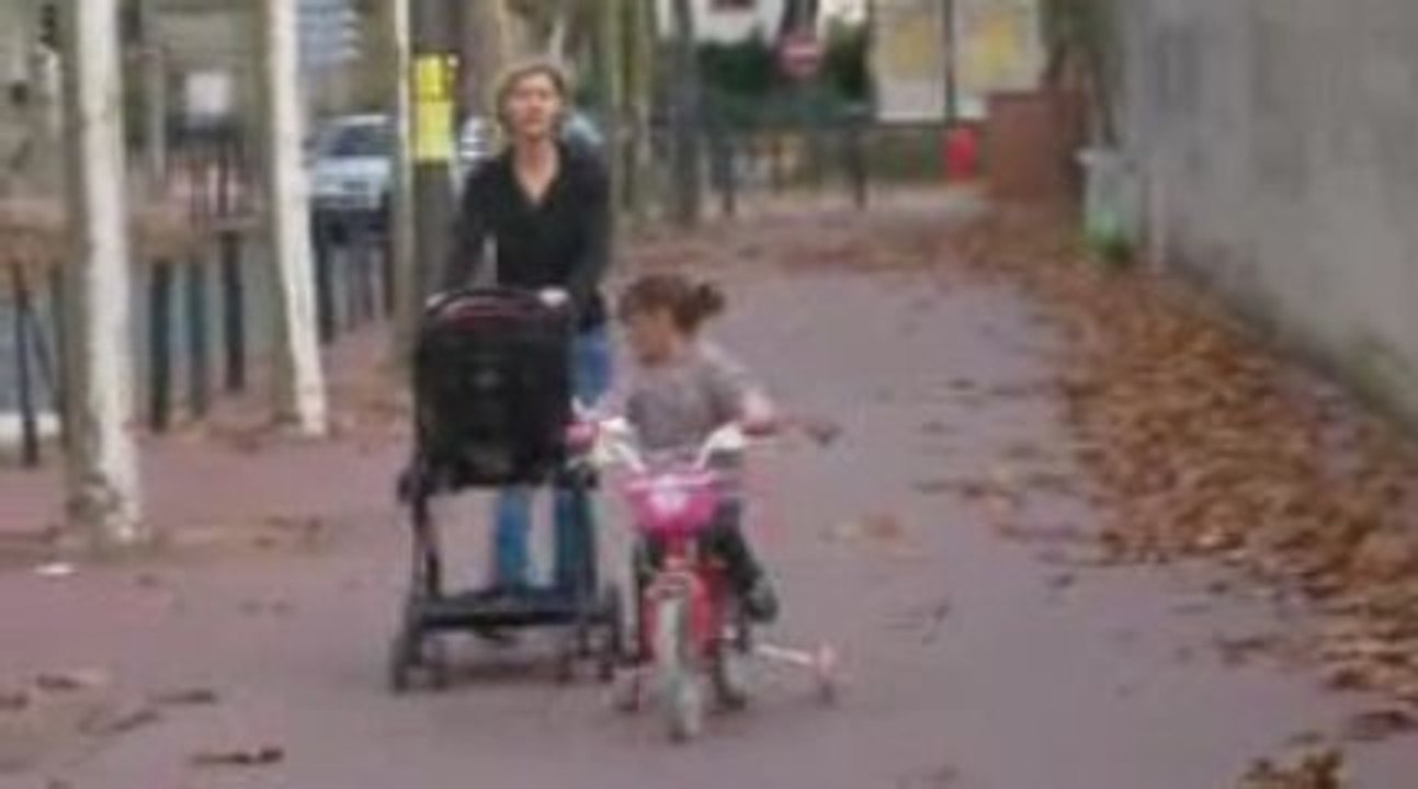 Mathilde sur son vélo