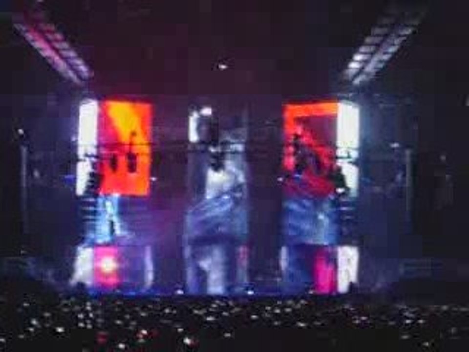 Muse at Lièvin (31/10/09) - Intro + Uprising