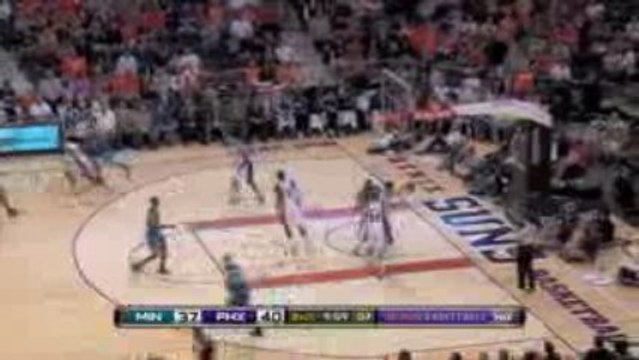 NBA Al Jefferson with a nice bounce-pass for the easy flush.
