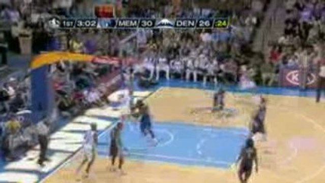 NBA Carmelo Anthony throws a beautiful alley-oop pass to Ken