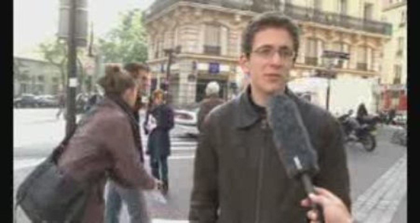 Une journée à Paris : Poste et Sans-papiers