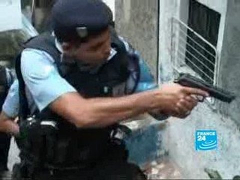 Police attempt to fight fear in Rio Favelas
