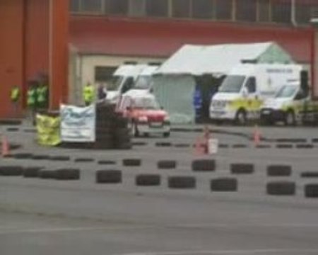 106 S16, suivie de deux 205 gti au slalom de compiègne 09