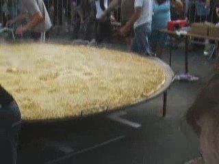 une tarte a la rhubarbe de 3M20 de diametres en lorraine!!!!