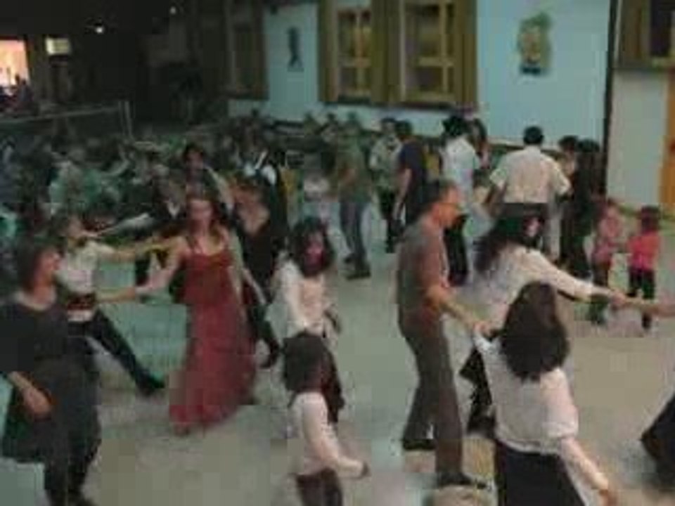 on danse à la soirée cabaret 2009 a Echallon