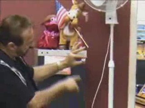 Learn close up street magic tricks to pick up girls