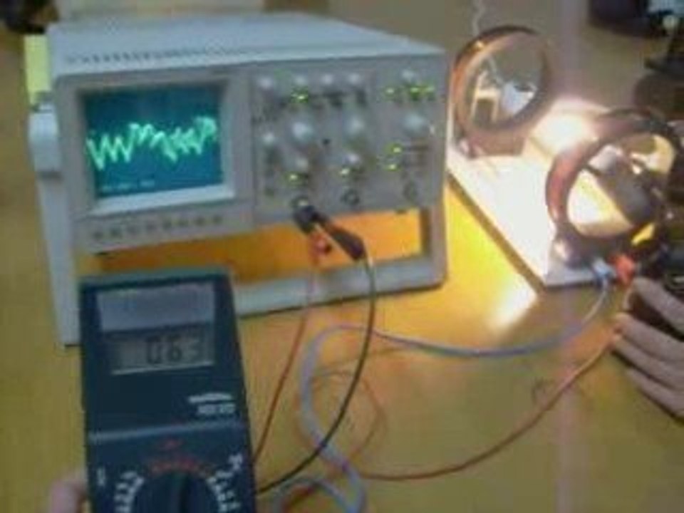 Emission ondes électromagnétiques par les fluocompactes