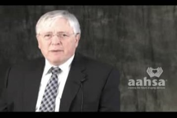 Larry Minnix addresses Leadership AAHSA Fellows