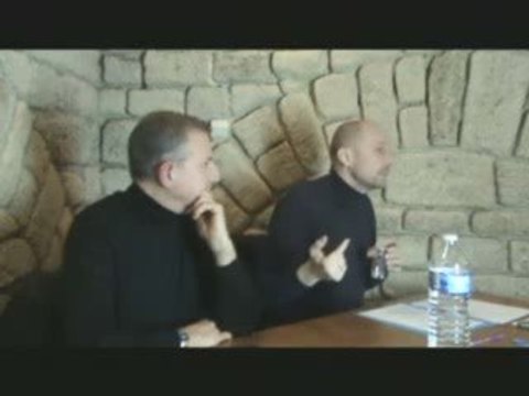 Soral ridiculise fdesouche et les identitaires