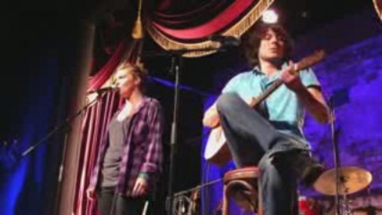 Amber & The Dude - I'm So Tired