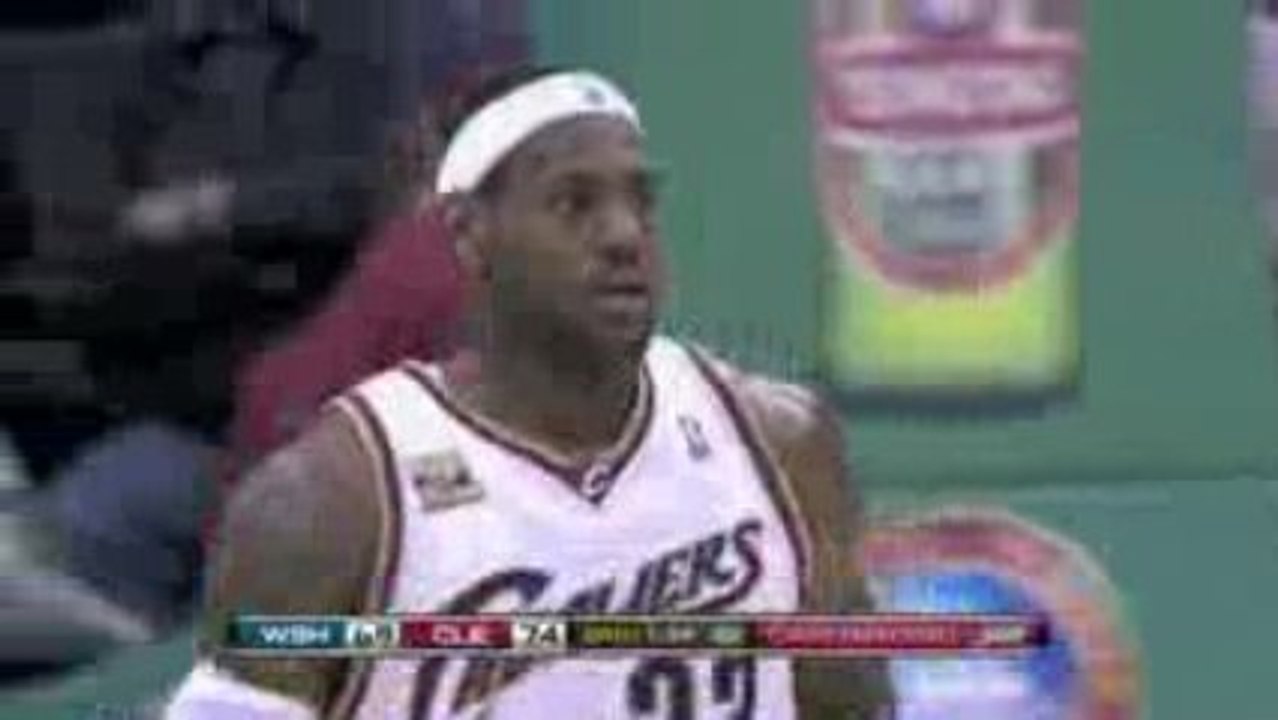 NBA Daniel Gibson grabs the loose ball and dishes to LeBron