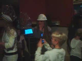 voila l anniversaire des 2 filles a mon frere