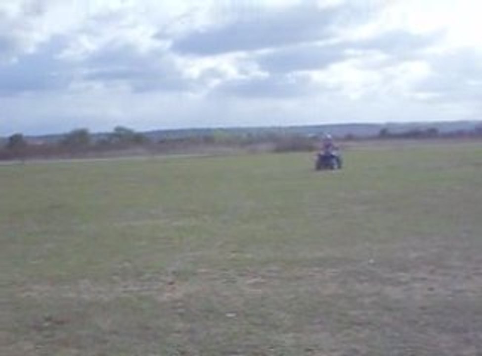 hugo fait du quad a acheres
