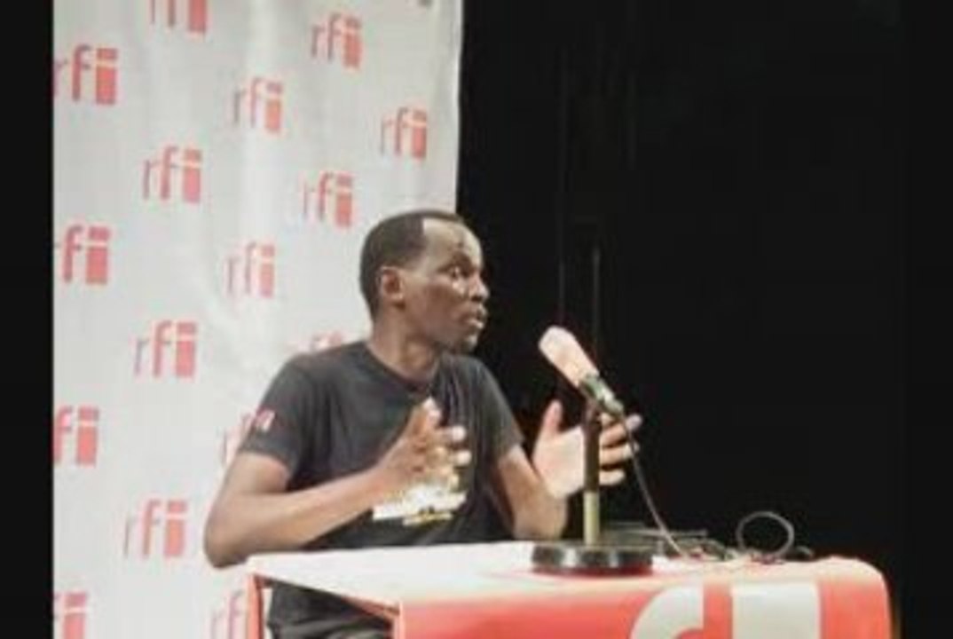 MAMANE RFI 05.11.09 : La chronique live à Dakar