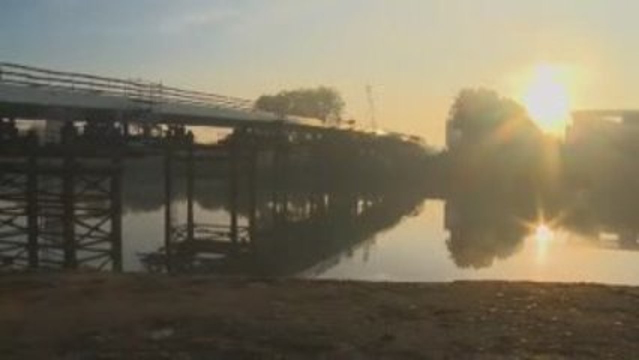 Dernier "lancement" du pont du tramway au-dessus de la Maine