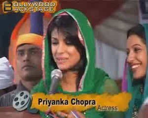 Hot Priyanka Visits Gurdwara