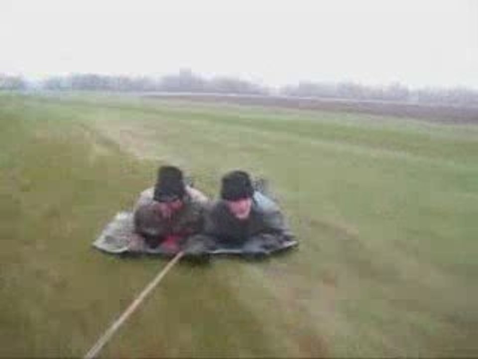 Glissade sur l'herbe