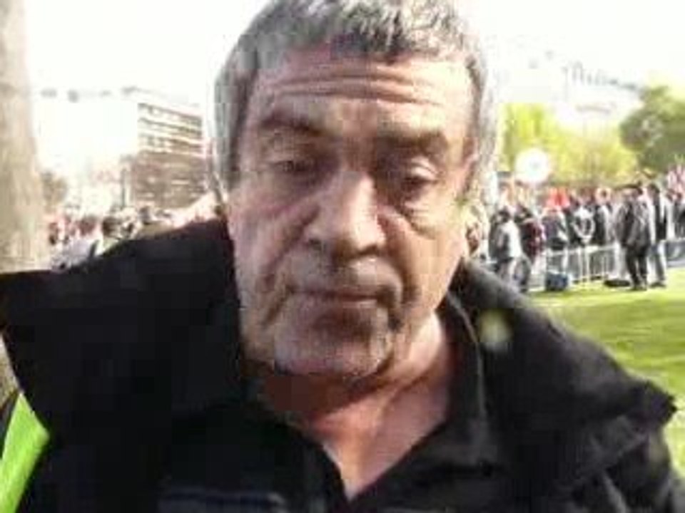 Ponpon lors de la manif du 22 octobre à Paris CGT RENAULT