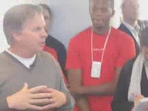 Apple : inauguration du magasin du Louvre avec Ron Johnson