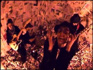 Les Males Propres Music Video - Attitude Solitude