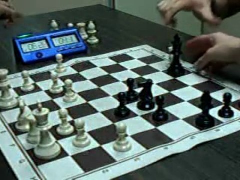 ECHECS : TONINIO 1 VS 0 DJAMEL (CLASSE C 2009)