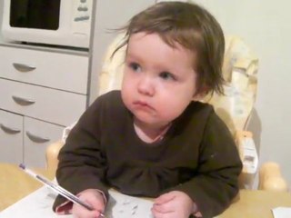 A 20 mois,Lucie écrit,et dit quelques lettres de l'alphabet