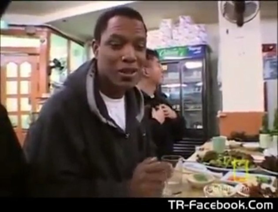 Canlı Ahtapot yiyen insanlar