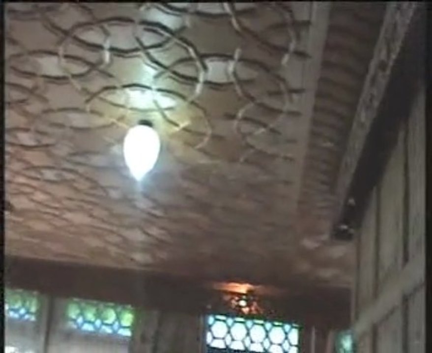 Deluxe Houseboats in Kashmir