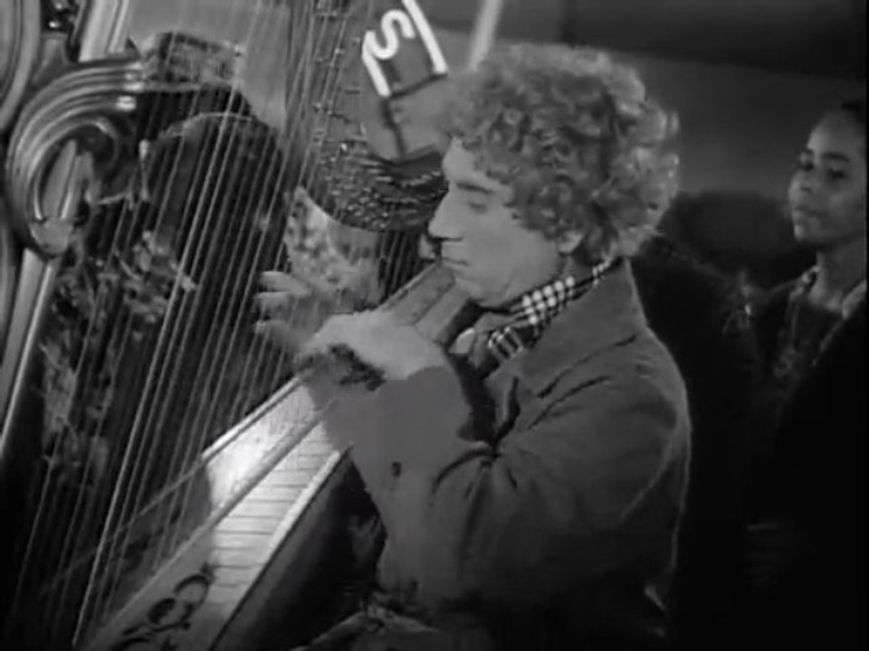 Marx Brothers - At The Circus (1939) Harpo plays harp
