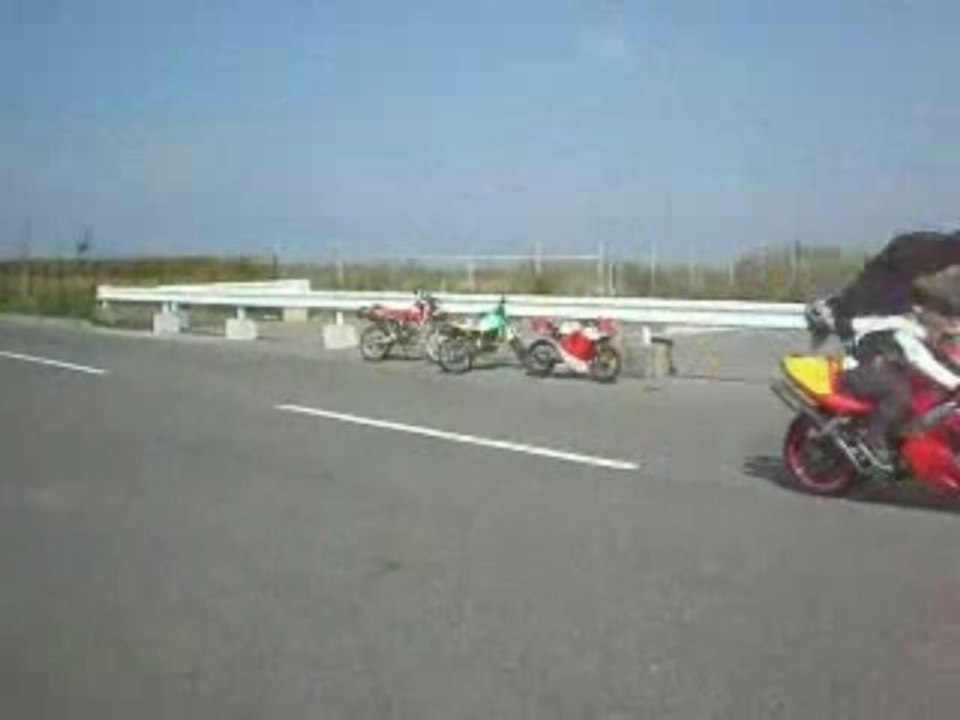 saut par dessur moto (raté)